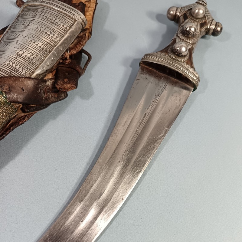 POIGNARD WAHABITE PENINSULE ARABIQUE ET AFRIQUE DE L'EST SABIKI WAHHABITE JAMBYIA DHARIA ENSEMBLE DE 2 POIGNARDS EN ARGENT